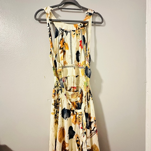 Tie Back Maxi Dress - Picture 8 of 8